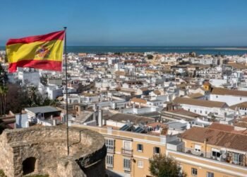 Hondureños y nicaragüenses destacan entre las comunidades latinas que recibieron nacionalidad española en 2025