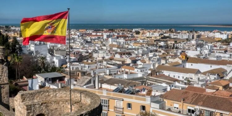Hondureños y nicaragüenses destacan entre las comunidades latinas que recibieron nacionalidad española en 2025