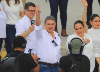 Vuelo privado del expresidente Juan Orlando Hernández a Honduras habría costado más de $27,000 y fue pagado por un grupo de amigos