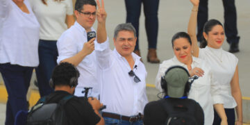 Vuelo privado del expresidente Juan Orlando Hernández a Honduras habría costado más de $27,000 y fue pagado por un grupo de amigos