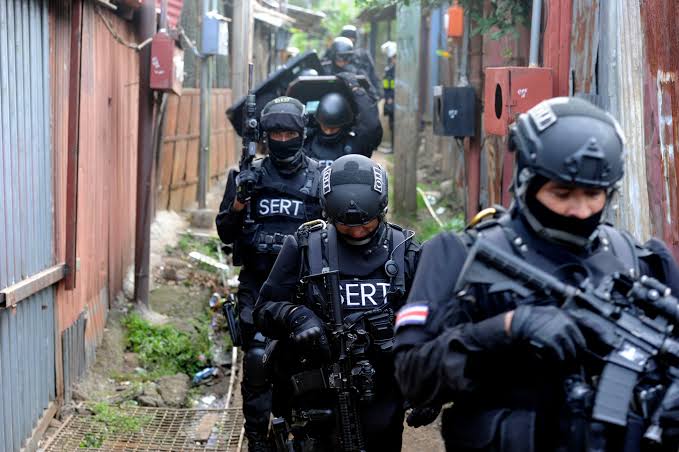 policias costa rica