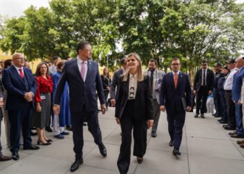Presidenta de Costa Rica dice el narco está en el Poder Judicial y este le pide presentar denuncias
