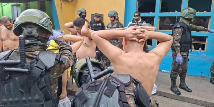 Motín en prisión de Guatemala obliga al traslado de 34 reos vinculados a estructuras criminales