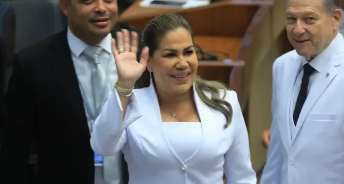 Asamblea Nacional de Panamá elige a Shirley Castañedas como su presidenta 2026-2027