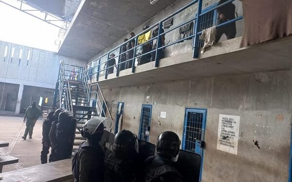 Gobierno panameño destituyó 10 custodios penitenciarios por ingreso de objetos prohibidos