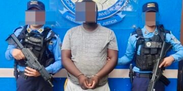 Envían a prisión a presunto autor material del asesinato de un abogado y testigo protegido en Roatán, Honduras