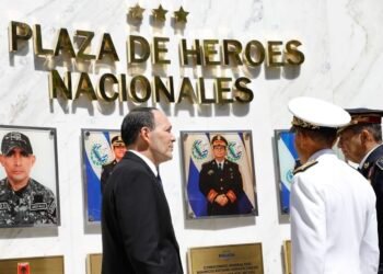 El Salvador rinde tributo a los caídos en cumplimiento del deber durante el 34 aniversario de la Policía Nacional Civil