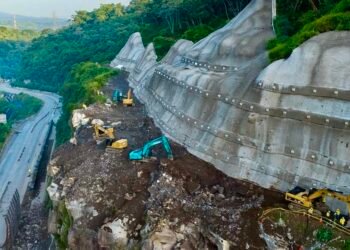 El Salvador mantiene cerrado tramo de la Carretera Panamericana tras la voladura de taludes
