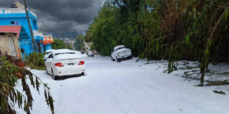 Granizada en el occidente de Guatemala sorprende y cubre de blanco comunidades de Quetzaltenango y Totonicapán