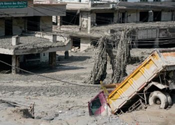 Inundaciones en Nepal dejan decenas de muertos y cientos de turistas desaparecidos