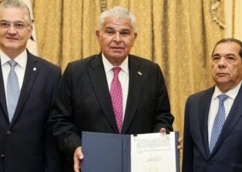 Presidente de Panamá nombra a su exjefe de campaña como nuevo ministro de Educación