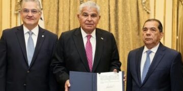 Presidente de Panamá nombra a su exjefe de campaña como nuevo ministro de Educación