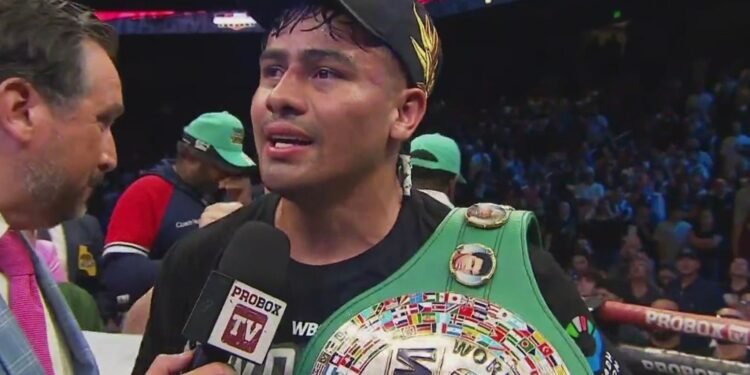 Lester Martínez regresa a Guatemala tras retener su título interino de boxeo