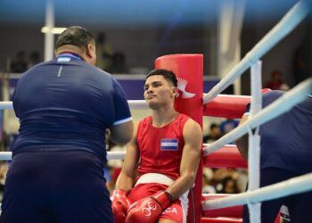Boxeador nicaragüense es descalificado por morder a rival dominicano en Santo Domingo 2026