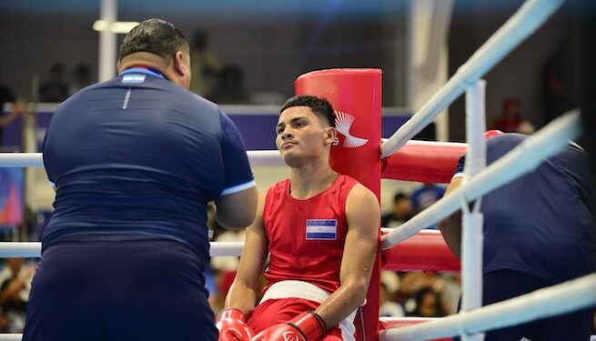 Boxeador nicaragüense es descalificado por morder a rival dominicano en Santo Domingo 2026