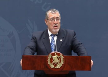 Presidente de Guatemala alerta por dinero del narcotráfico en las campañas rumbo a las elecciones de 2027