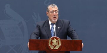 Presidente de Guatemala alerta por dinero del narcotráfico en las campañas rumbo a las elecciones de 2027