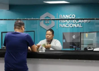 Gobierno panameño presenta proyecto para ordenar el cierre del estatal Banco Hipotecario para 2027