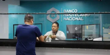 Gobierno panameño presenta proyecto para ordenar el cierre del estatal Banco Hipotecario para 2027