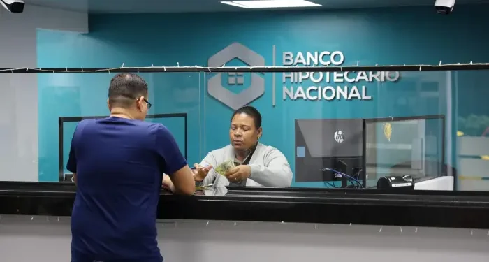 Gobierno panameño presenta proyecto para ordenar el cierre del estatal Banco Hipotecario para 2027