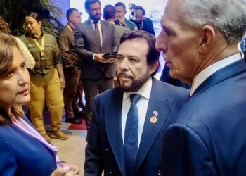 Mandatario hondureño y el vicepresidente de El Salvador se reúnen en Colombia tras recientes tensiones por Isla Conejo