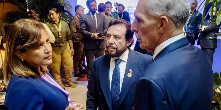 Mandatario hondureño y el vicepresidente de El Salvador se reúnen en Colombia tras recientes tensiones por Isla Conejo