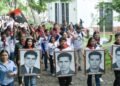 Represión en Nicaragua alcanza a estudiante hondureño: expulsado por fotografiar bandera rojinegra