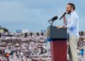 Nayib Bukele anuncia 50,000 becas para jóvenes en El Salvador