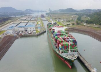 Canal de Panamá reducirá calado máximo para buques Neopanamax