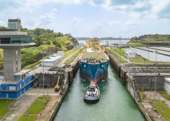 El Canal de Panamá descarta restringir el tránsito de buques por El Niño