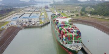 Canal de Panamá reducirá calado máximo para buques Neopanamax