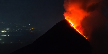 Alerta por erupción del Volcán de Fuego de Guatemala: suspenden clases en diferentes zonas
