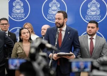 Gobierno de Xiomara Castro facilitó flujo irregular de 24,837 ciudadanos chinos en Honduras
