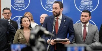 Gobierno de Xiomara Castro facilitó flujo irregular de 24,837 ciudadanos chinos en Honduras