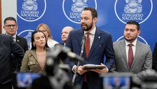 Gobierno de Xiomara Castro facilitó flujo irregular de 24,837 ciudadanos chinos en Honduras