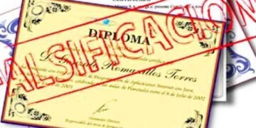 Jueza panameña ordena prisión preventiva a acusados por diplomas académicos falsos