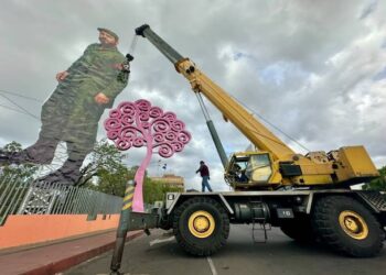 La dictadura de Nicaragua instala estatua del fallecido dictador cubano Fidel Castro en Managua