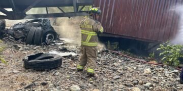 Accidente en Guatemala deja al menos un muerto y provoca el colapso de un puente en Zacapa