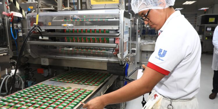Las grandes empresas de El Salvador son 261 veces más grandes que los pequeños negocios