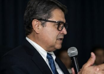 Fiscalía de Honduras pide prisión preventiva para expresidente Juan Orlando Hernández mientras él denuncia persecución política