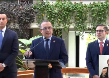 Gobierno de Costa Rica dice exfuncionarios de Rodrigo Chaves ignoraron informe sobre 122 policías vinculados con bandas criminales