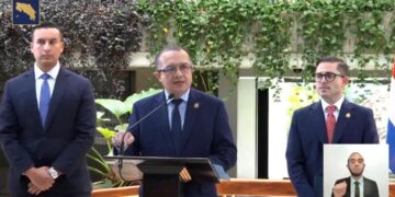 Gobierno de Costa Rica dice exfuncionarios de Rodrigo Chaves ignoraron informe sobre 122 policías vinculados con bandas criminales