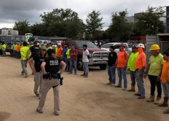 EE UU busca en Guatemala, Honduras y México a más de 66,000 migrantes con multas pendientes