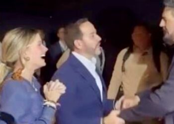 Ricardo Arjona se encuentra con el presidente electo de Colombia y su esposa
