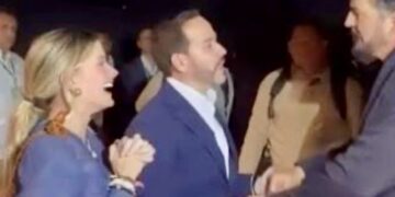 Ricardo Arjona se encuentra con el presidente electo de Colombia y su esposa