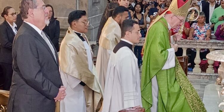 Secretario de Estado del Vaticano transmite saludo del papa León XIV durante misa por los 90 años de relaciones entre la Santa Sede y Guatemala