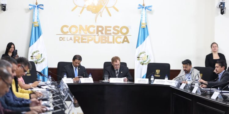 Subsidio al combustible en Guatemala pierde apoyo en el Congreso tras informe del Gobierno