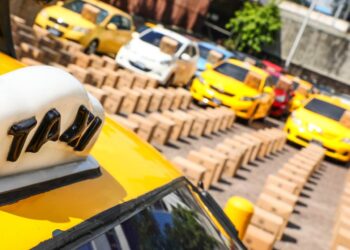 Colores de los taxis en Centroamérica cambian por historia, leyes y hasta por el calor del clima