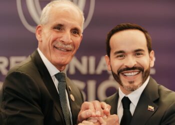 Presidentes de Honduras y Colombia acuerdan fortalecer cooperación bilateral en su primer encuentro oficial