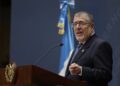 Presidente de Guatemala cuestiona las múltiples interpelaciones de ministros por parte del Congreso